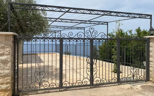 8 Bedrooms Villa in Reževici