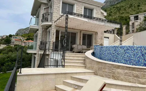 8 Bedrooms Villa in Reževici