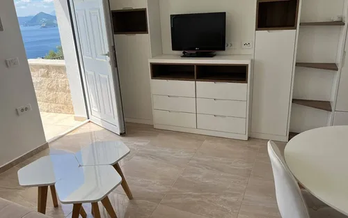 8 Bedrooms Villa in Reževici