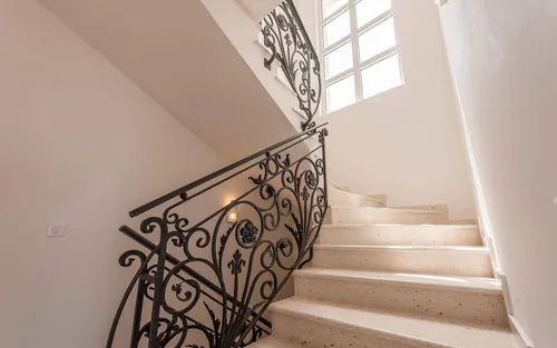 8 Bedrooms Villa in Reževici