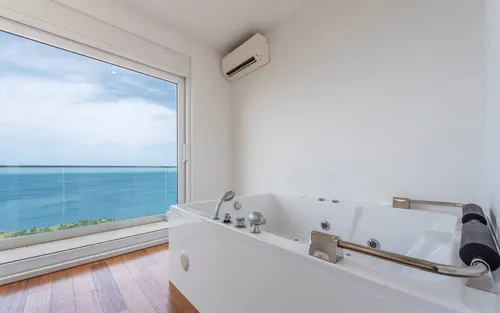 8 Bedrooms Villa in Reževici