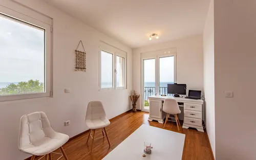 8 Bedrooms Villa in Reževici