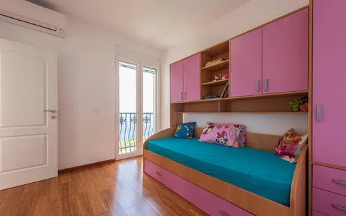 8 Bedrooms Villa in Reževici