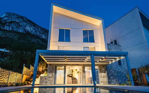4 Bedrooms Villas in Budva