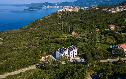 4 Bedrooms Villas in Budva