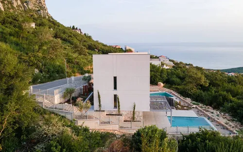 4 Bedrooms Villas in Budva