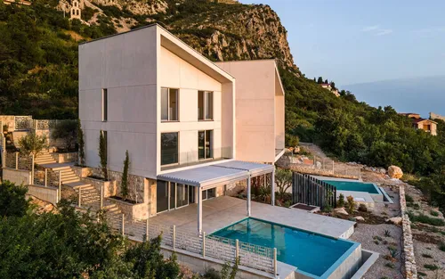 4 Bedrooms Villas in Budva