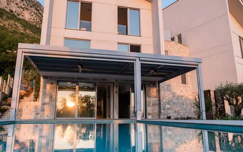 4 Bedrooms Villas in Budva