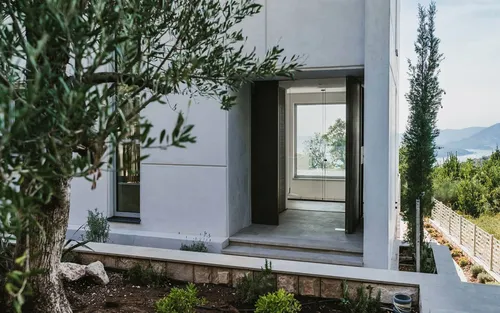 4 Bedrooms Villas in Budva