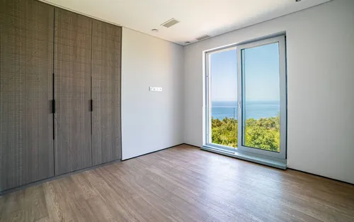 4 Bedrooms Villas in Budva