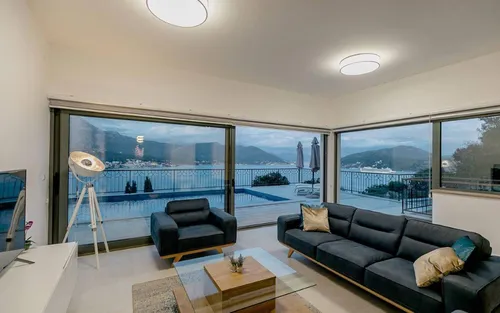 4 Bedrooms Villa in Herceg Novi