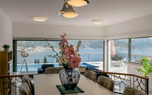 4 Bedrooms Villa in Herceg Novi