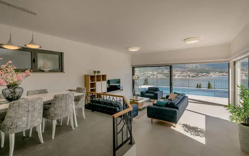 4 Bedrooms Villa in Herceg Novi