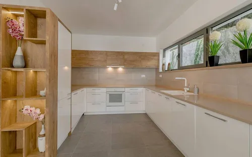 4 Bedrooms Villa in Herceg Novi