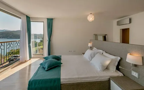 4 Bedrooms Villa in Herceg Novi