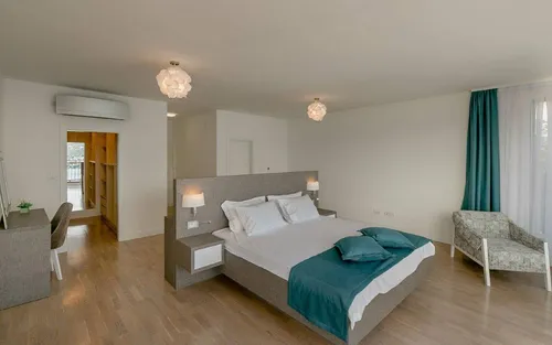 4 Bedrooms Villa in Herceg Novi