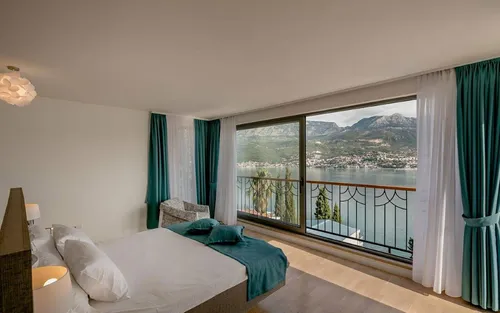 4 Bedrooms Villa in Herceg Novi