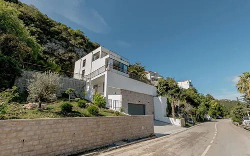 4 Bedrooms Villa in Herceg Novi