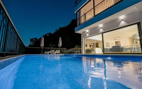 4 Bedrooms Villa in Herceg Novi
