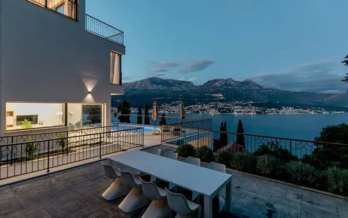 4 Bedrooms Villa in Herceg Novi