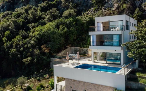 4 Bedrooms Villa in Herceg Novi
