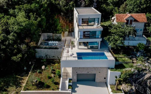 4 Bedrooms Villa in Herceg Novi