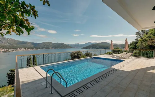 4 Bedrooms Villa in Herceg Novi