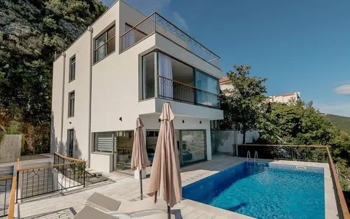 4 Bedrooms Villa in Herceg Novi
