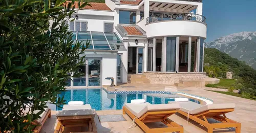 Villa Talia - Five-Bedroom Luxury Villa with Panoramic Sea Views