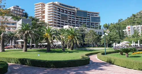 Sea-View Two-Bedroom Apartments in Harmonia building