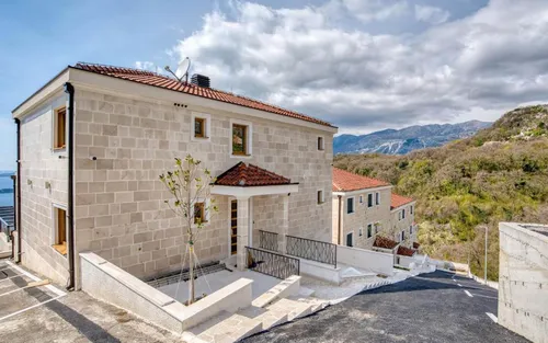 4 Bedrooms Villa in Becici