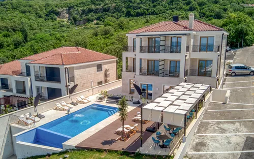 4 Bedrooms Villa in Becici