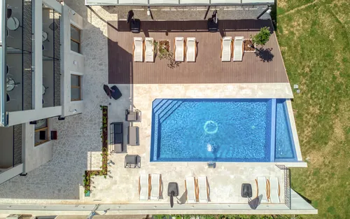 4 Bedrooms Villa in Becici