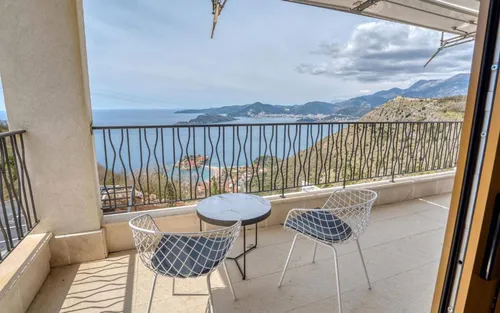 4 Bedrooms Villa in Becici