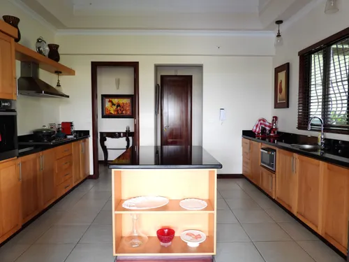 6 Bedrooms Villa in House-Villa (IRS project)