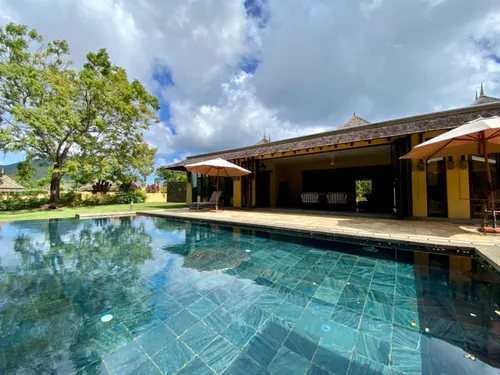 Prestigious villa stylishly furnished in the very heart of Tamarina