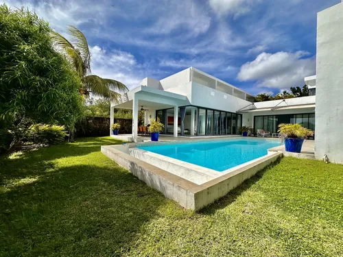 Stunning villa located in a secure residence !
