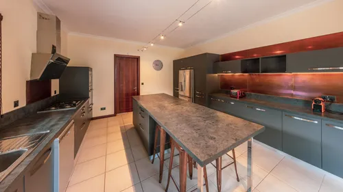 5 Bedrooms Villa in House-Villa (IRS project)