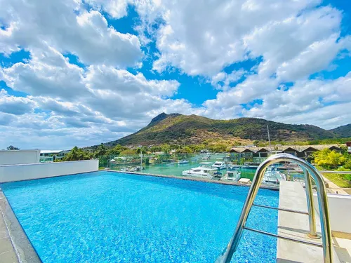 Spacious 5 bedroom villa with stunning views on the marina!!!