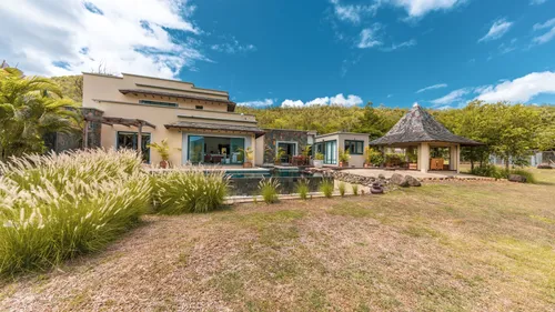 5 Bedrooms Villa in House-Villa (IRS project)