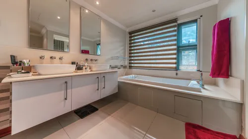 5 Bedrooms Villa in House-Villa (IRS project)