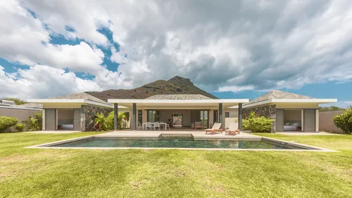 Elegant 4-Bedroom Villa with Scenic Mountain Views and Private Pool