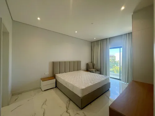 4 Bedrooms Villa in Apt P/house G+2