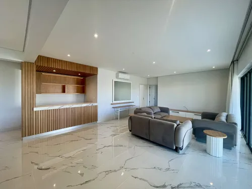 4 Bedrooms Villa in Apt P/house G+2