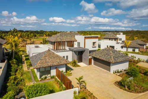 4 Bedrooms Villa in House-Villa (Smart City Project)