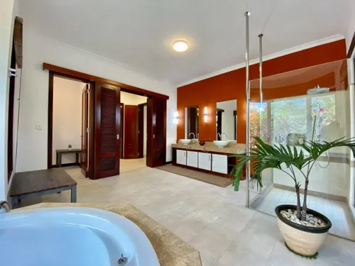 5 Bedrooms Villa in House-Villa (IRS project)