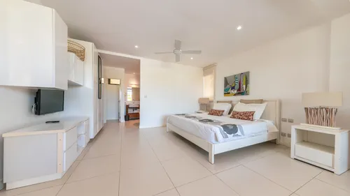 3 Bedrooms Villa in Apt RES Resort