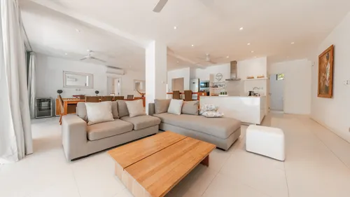 4 Bedrooms Villa in Apt RES Resort