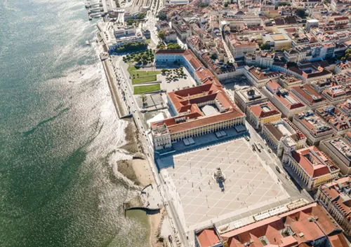  Building in Santa Maria Maior