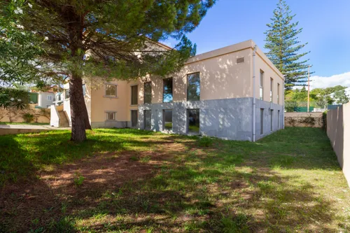 5 Bedrooms House in Belém